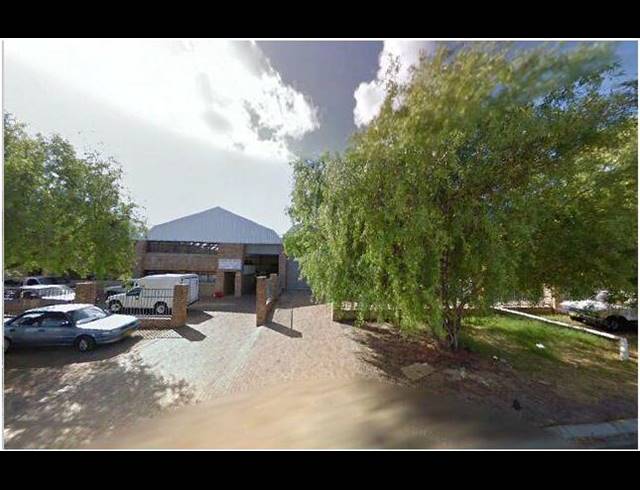 650M² FACTORY TO LET IN STIKLAND